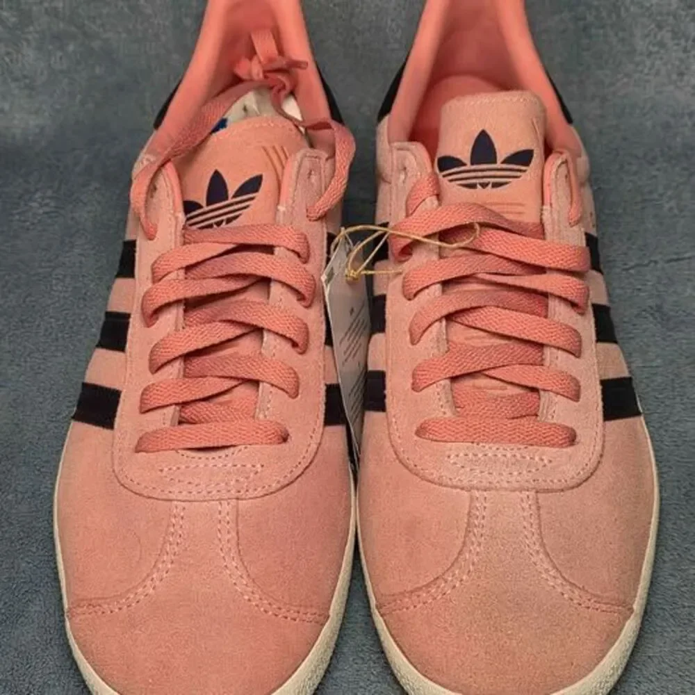 Adidas Gazelle Sneakers Pink Men's Size US 10 or Women's Size 11 New with Tags